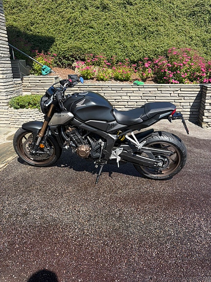 Honda CBR 650 R 5 of 11