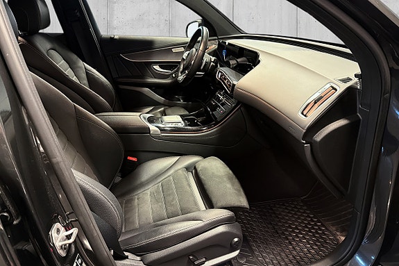 Mercedes-Benz EQC400 13 of 21