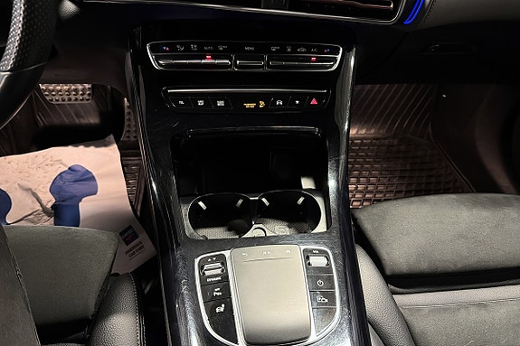 Mercedes-Benz EQC400 18 of 21