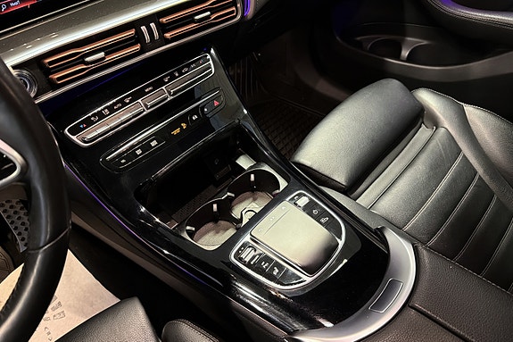 Mercedes-Benz EQC400 18 of 23