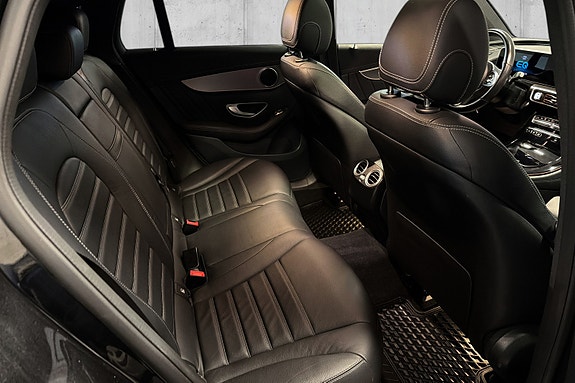 Mercedes-Benz EQC400 14 of 23