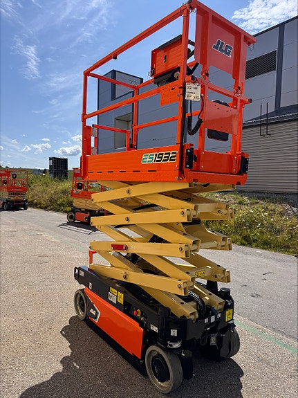 JLG ES1932 2 of 8