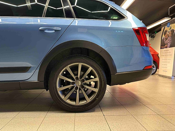 Skoda Octavia Scout 4 of 5