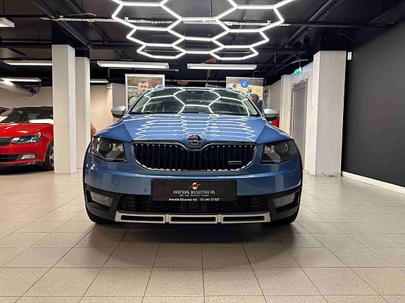 Skoda Octavia Scout 2 of 5