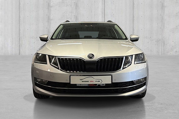 Skoda Octavia 2 of 5