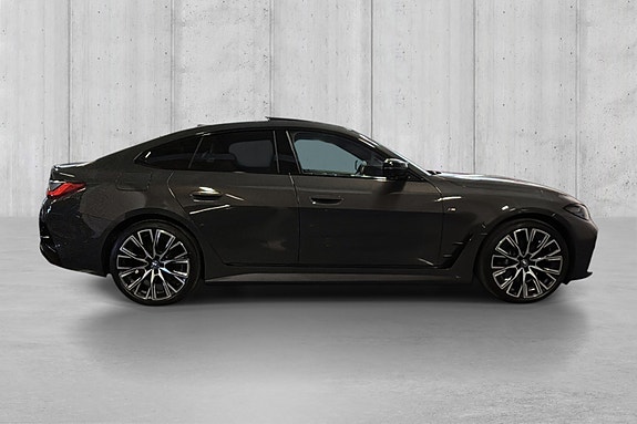 BMW i4 8 of 26