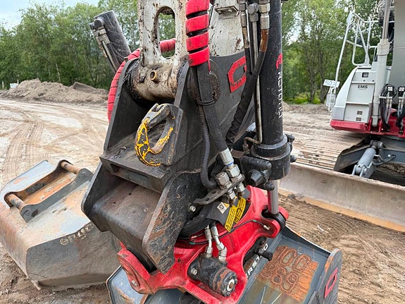 Takeuchi TB 2150 R 12 of 23