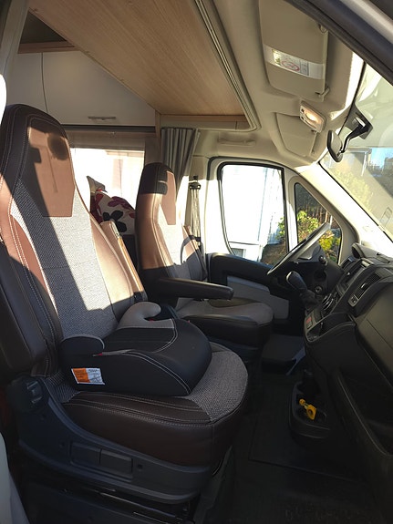 Sunlight A72 Automatgir og stor motor – Den perfekte familiebobilen med 6 sengeplasser 20 of 30