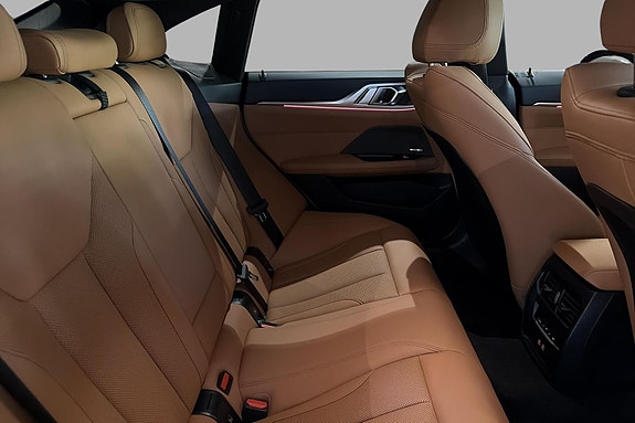 BMW i4 18 of 23