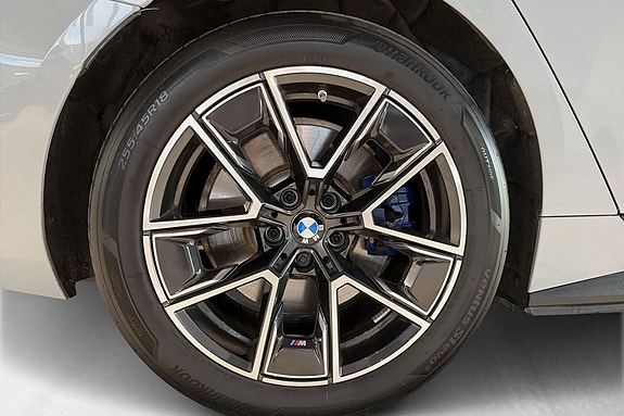BMW i4 21 of 23