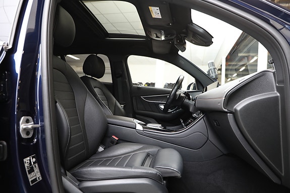 Mercedes-Benz EQC400 24 of 30
