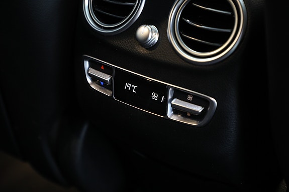 Mercedes-Benz EQC400 15 of 30