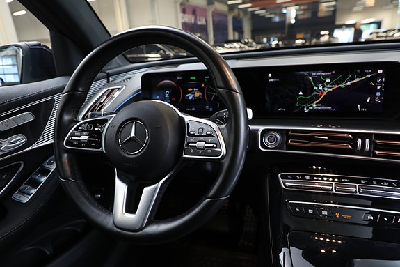 Mercedes-Benz EQC400 18 of 30