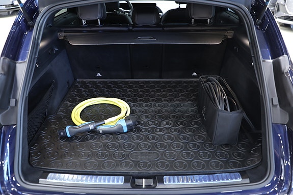 Mercedes-Benz EQC400 13 of 30