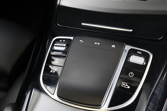 Mercedes-Benz EQC400 22 of 30