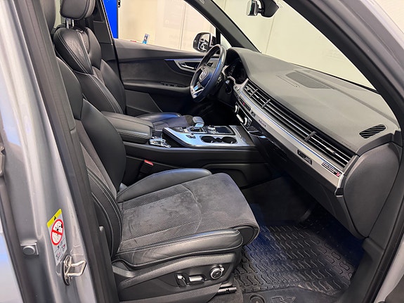 Audi Q7 12 of 19