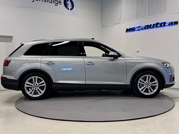 Audi Q7 3 of 5