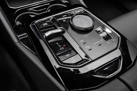 BMW i5 25 of 30