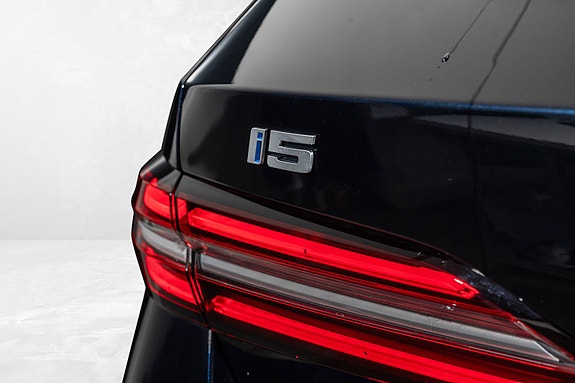 BMW i5 11 of 30