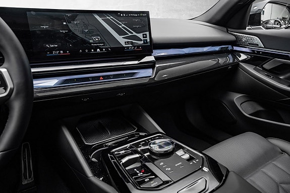 BMW i5 24 of 30