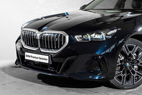 BMW i5 3 of 30