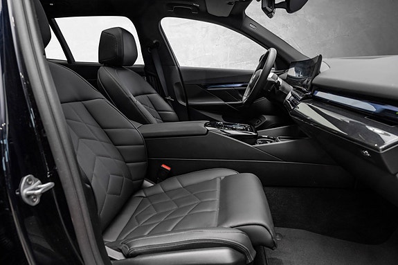 BMW i5 18 of 30