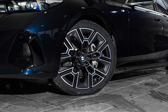 BMW i5 4 of 30