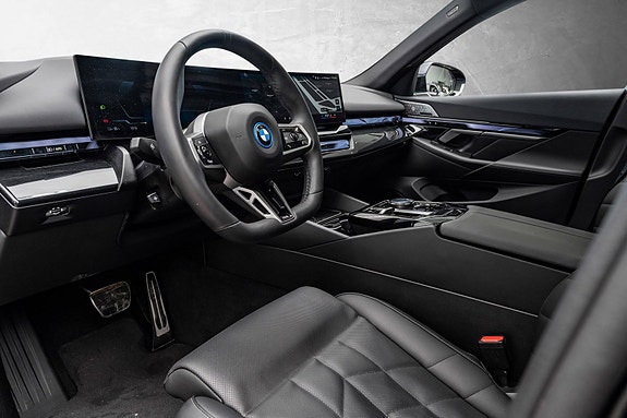 BMW i5 13 of 30