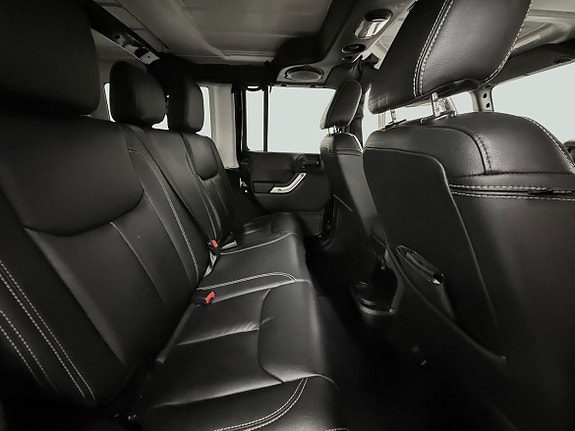 Jeep Wrangler 14 of 30