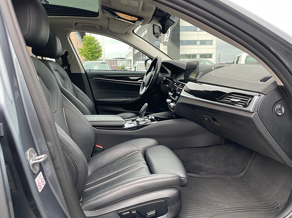 BMW 530e 15 of 30