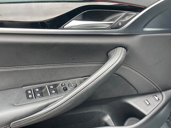 BMW 530e 25 of 30