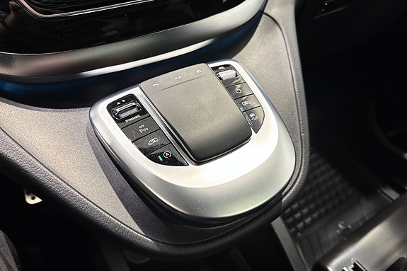 Mercedes-Benz V300 d 17 of 24