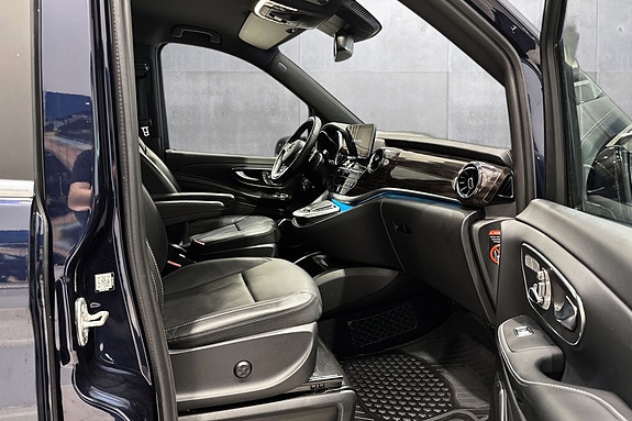 Mercedes-Benz V300 d 21 of 24