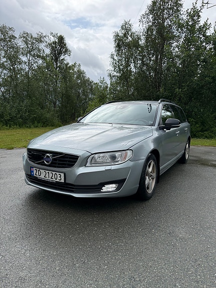 Volvo V70 3 of 5