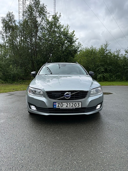 Volvo V70 2 of 5