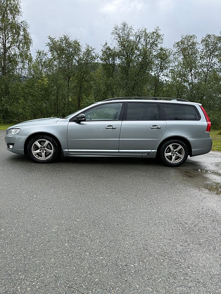 Volvo V70 4 of 5