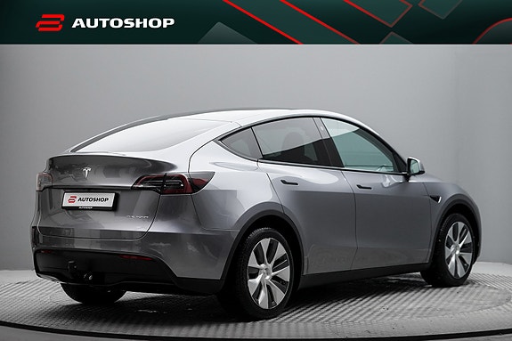 Tesla Model Y 12 of 28