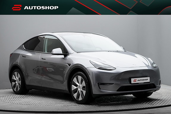 Tesla Model Y 10 of 28