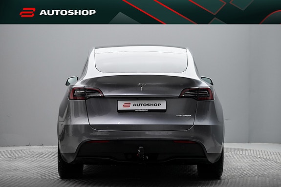 Tesla Model Y 4 of 28