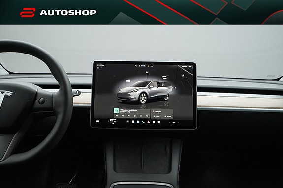 Tesla Model Y 21 of 28