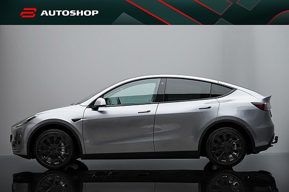 Tesla Model Y 2 of 28