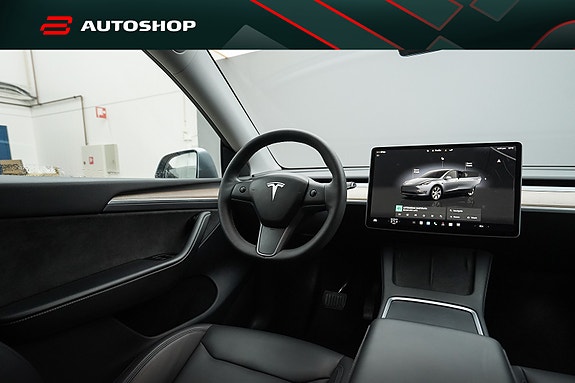 Tesla Model Y 22 of 28