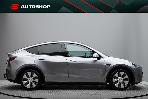 Tesla Model Y 11 of 28