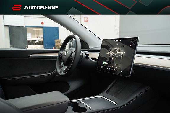 Tesla Model Y 27 of 28