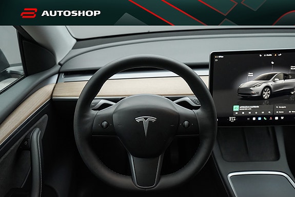 Tesla Model Y 24 of 28