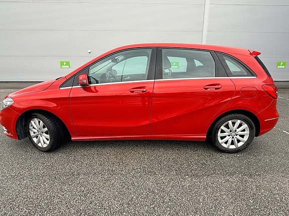 Mercedes-Benz B180 2 of 22
