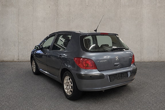 Peugeot 307 4 of 9