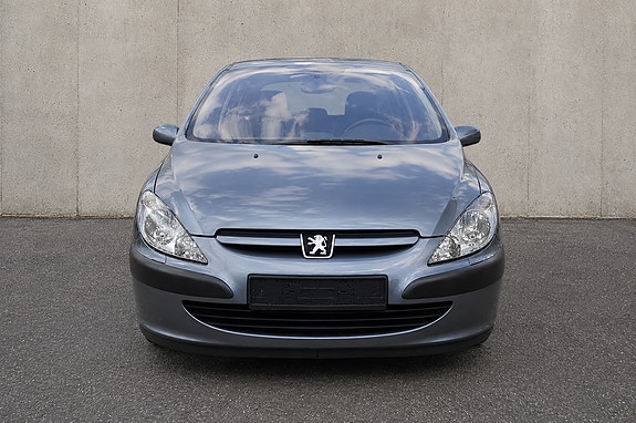 Peugeot 307 2 of 9