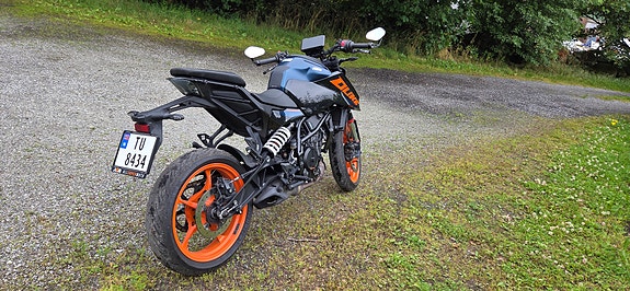 KTM 125 Duke 2 of 5