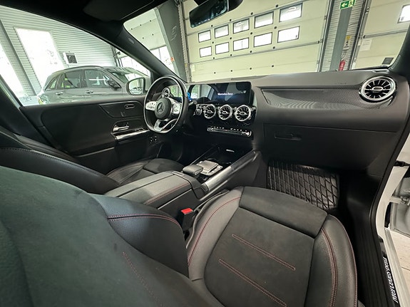 Mercedes-Benz B250 e 14 of 30